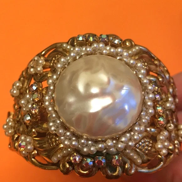 Gorgeous Vintage Clamp Bracelet With Faux Pearls and Aurora Borealis Stones - Picture 5 of 8